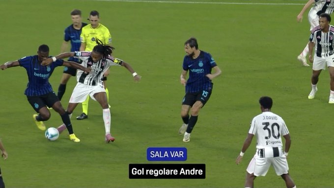 接触, 主裁判马里